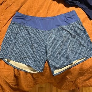 Oiselle long roga shorts size 12